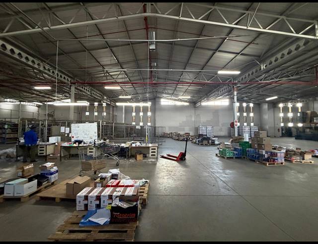 3,300M² WAREHOUSE TO LET IN HALFWAY HOUSE